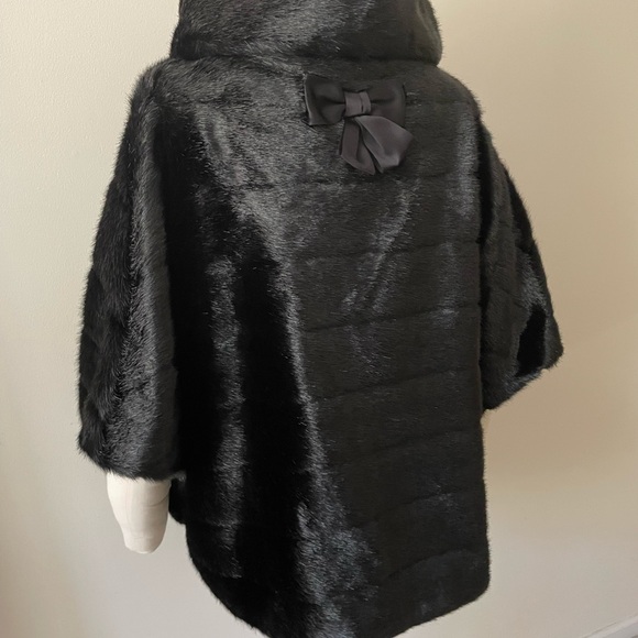 NWT Kate Spade M/L Black Faux Fur Poncho Cape Jacket $598 so Audrey Hepburn - Picture 6 of 11